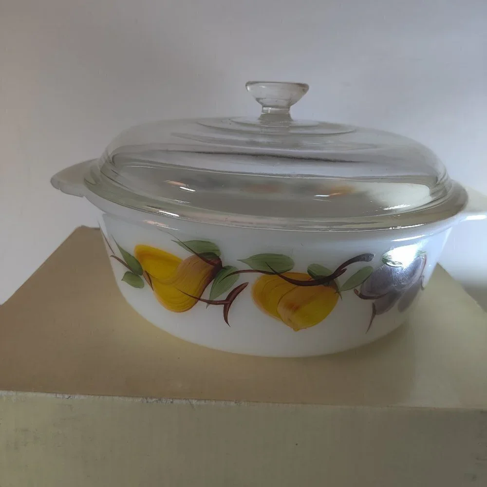 1.5 Qt Fire King Casserole Dish with lid.